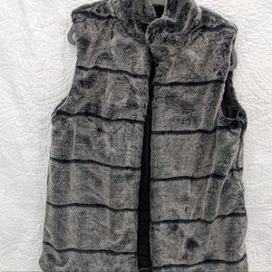 Faux Fur gray Peach best, size large